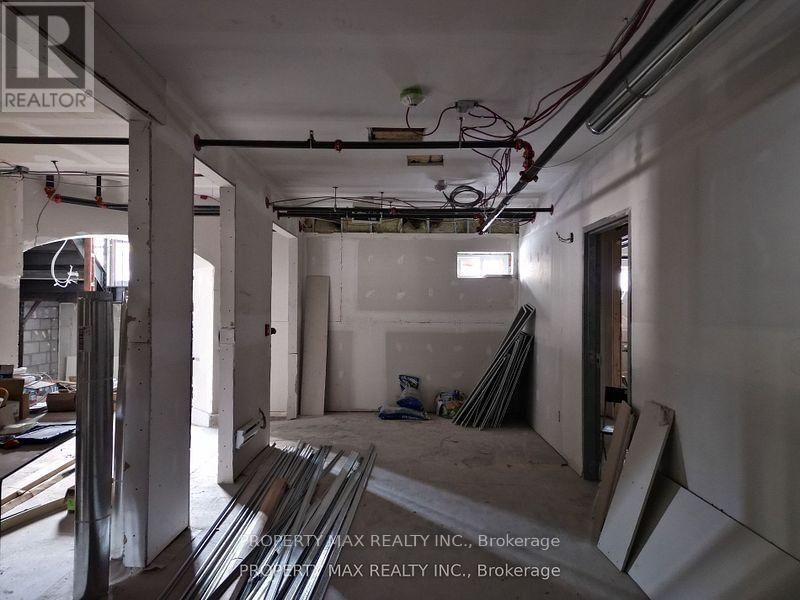 1061 RICHMOND STREET Image 36