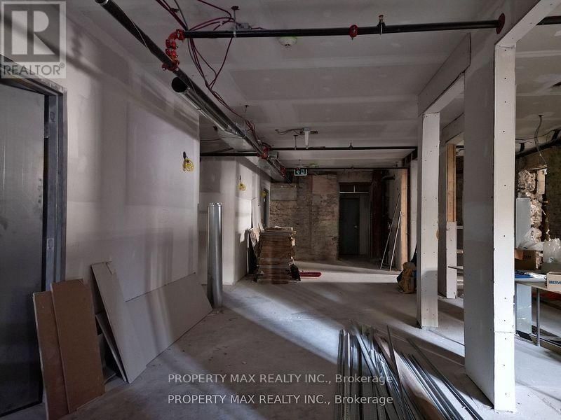 1061 RICHMOND STREET Image 39