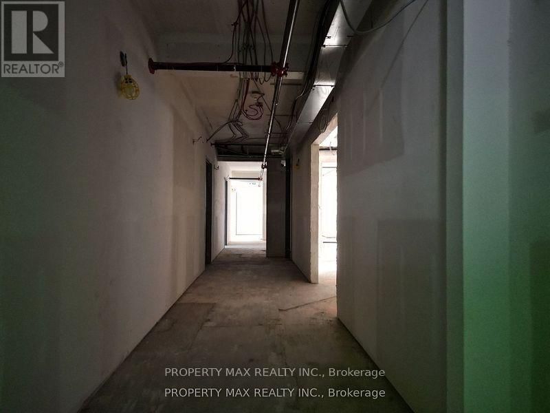 1061 RICHMOND STREET Image 40