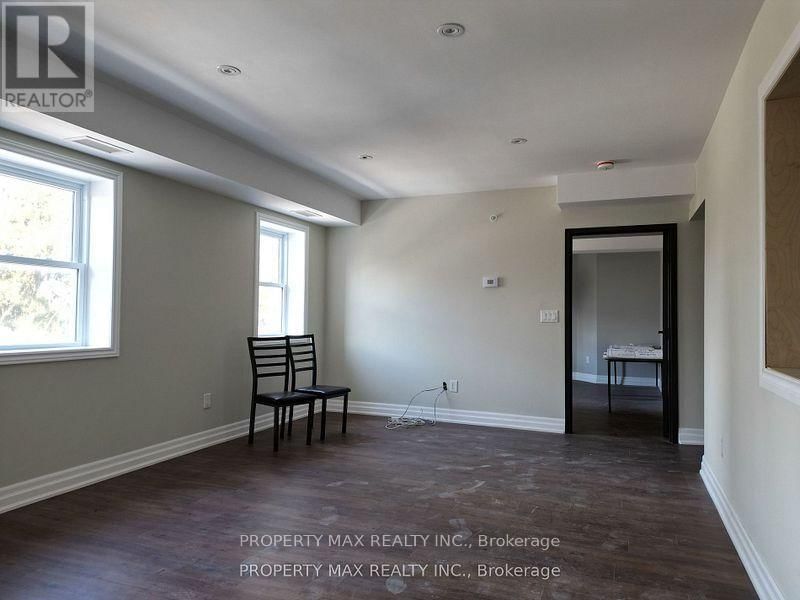 1061 RICHMOND STREET Image 7