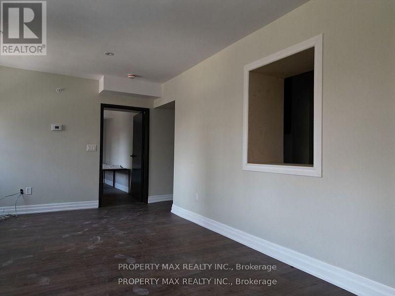 1061 RICHMOND STREET Image 8