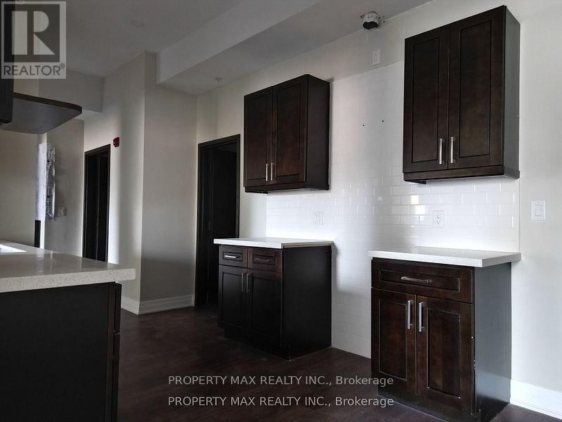 1061 RICHMOND STREET Image 9