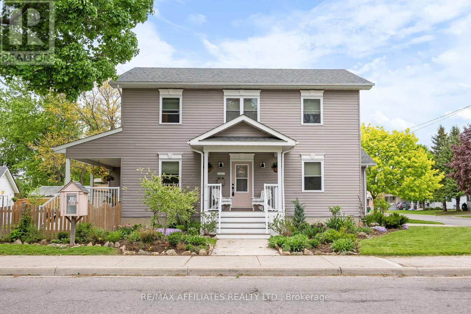 111 DRUMMOND STREET EAST Image 1