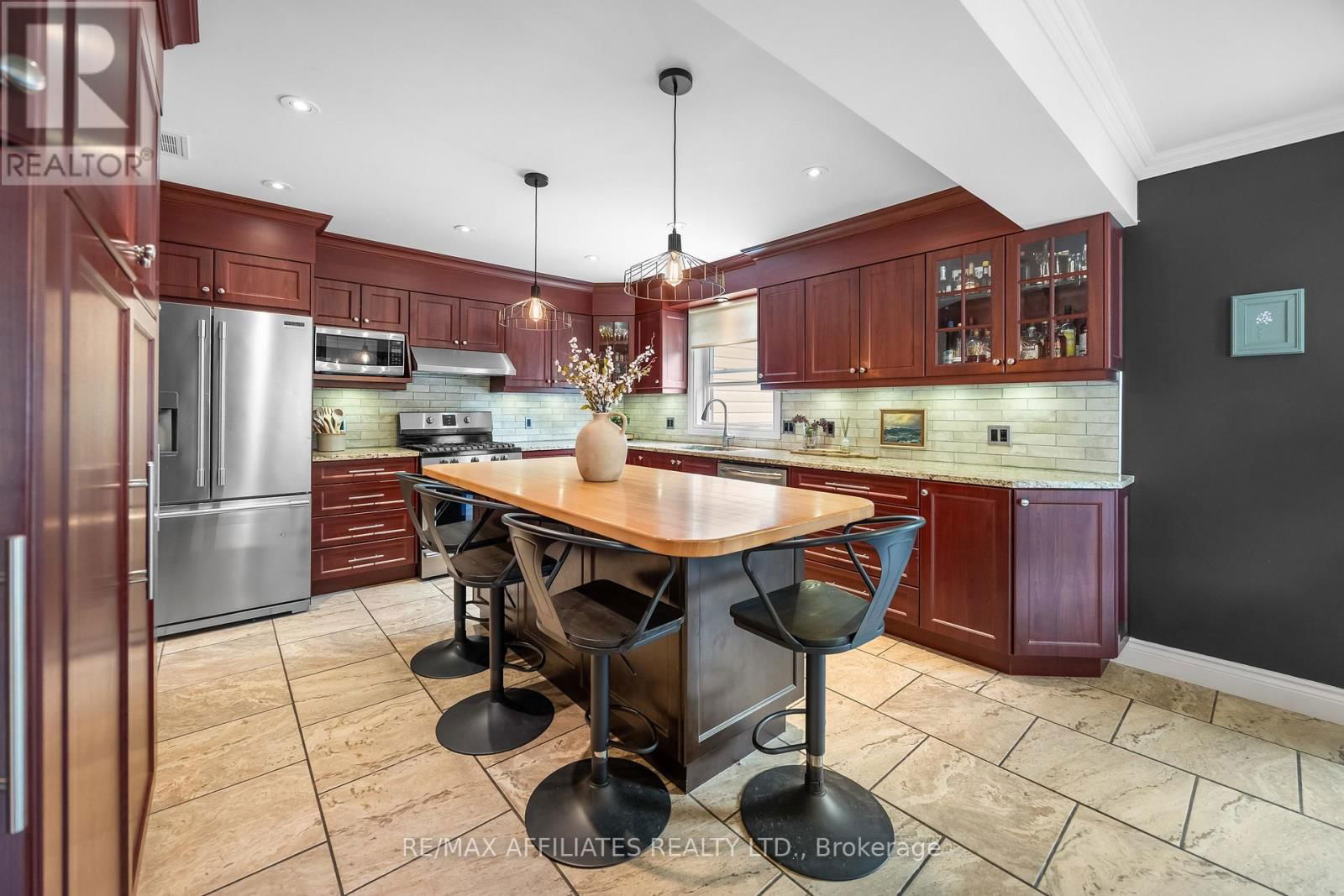 111 DRUMMOND STREET EAST Image 13