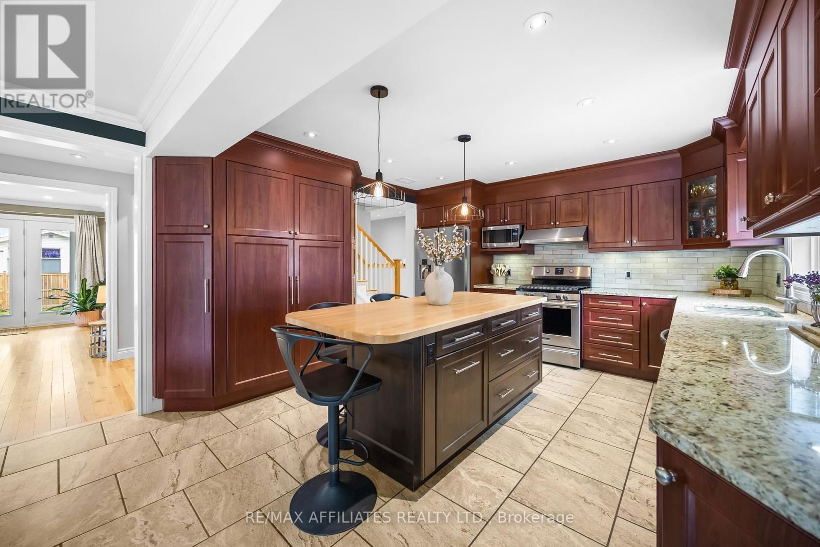 111 DRUMMOND STREET EAST Image 14