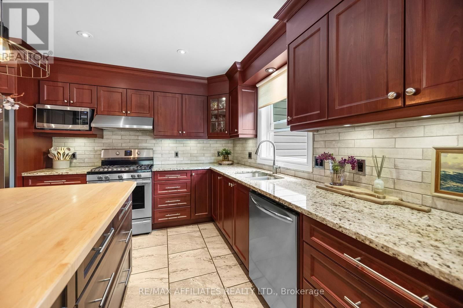 111 DRUMMOND STREET EAST Image 15