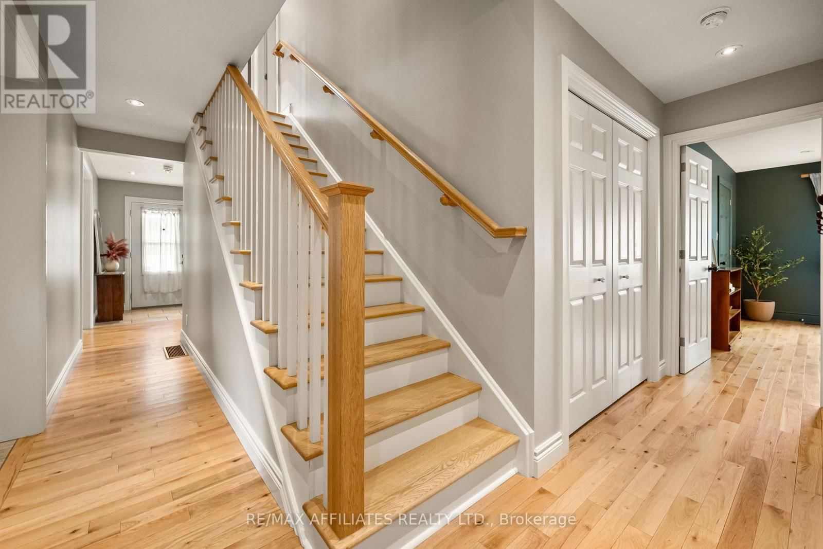 111 DRUMMOND STREET EAST Image 23