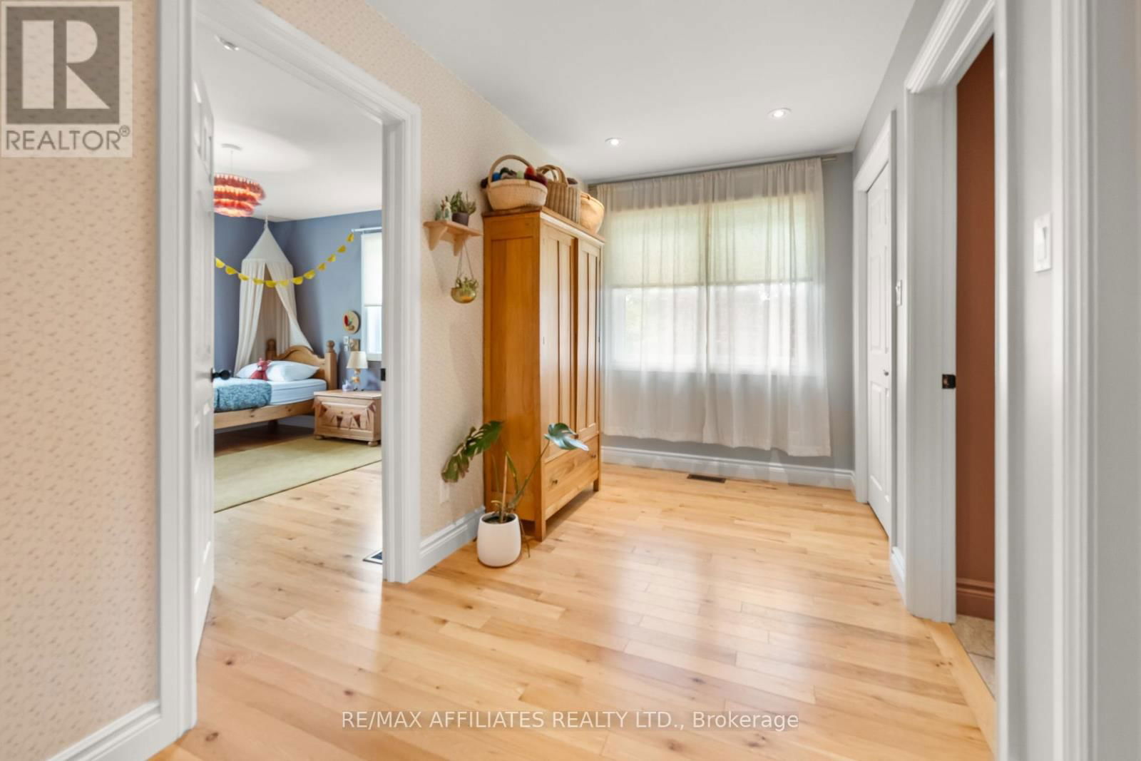 111 DRUMMOND STREET EAST Image 24
