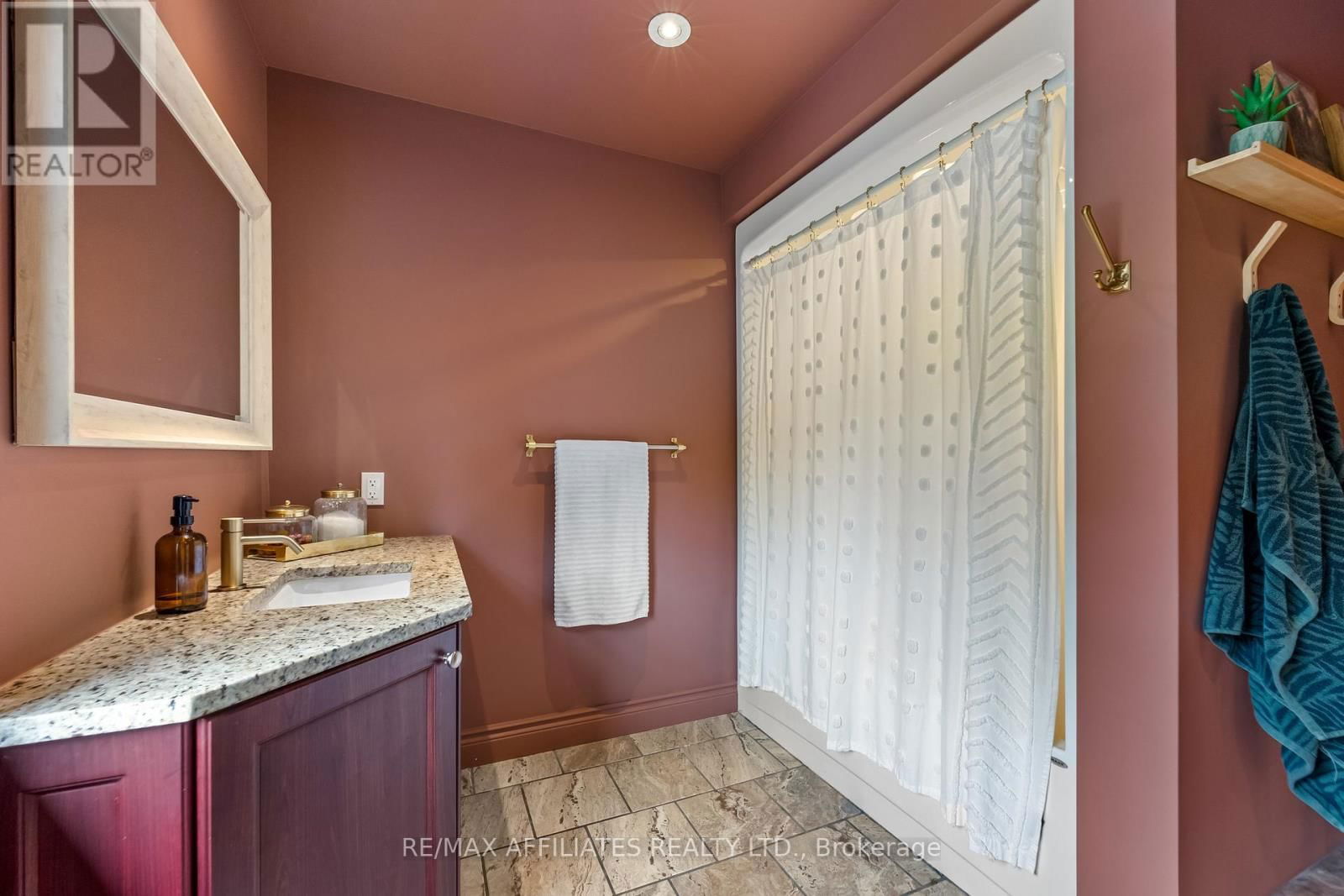 111 DRUMMOND STREET EAST Image 31
