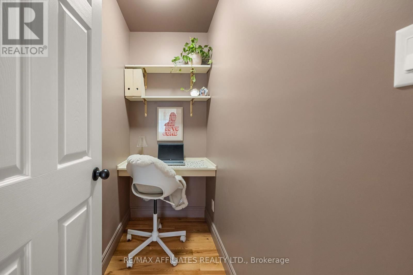 111 DRUMMOND STREET EAST Image 33