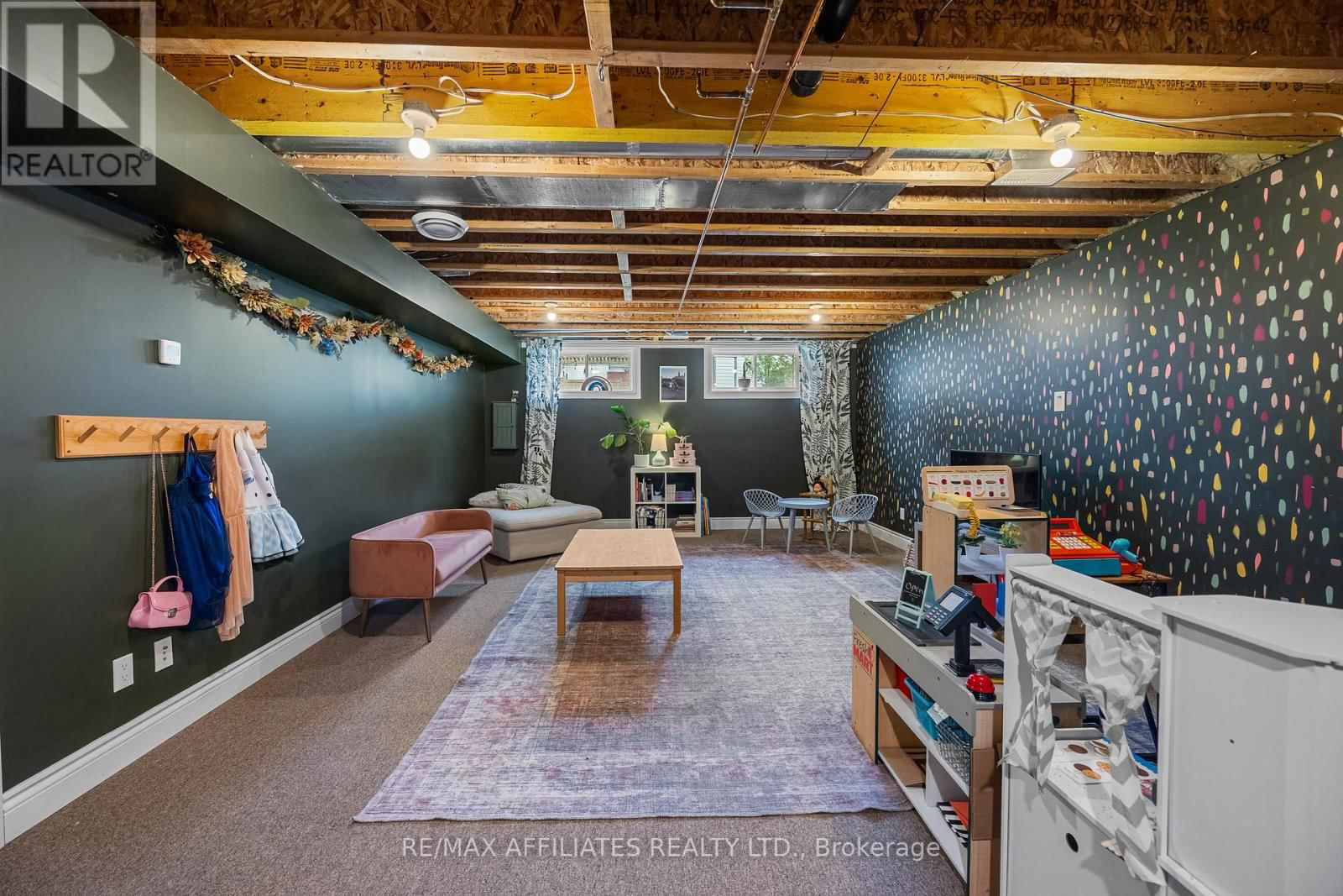 111 DRUMMOND STREET EAST Image 35