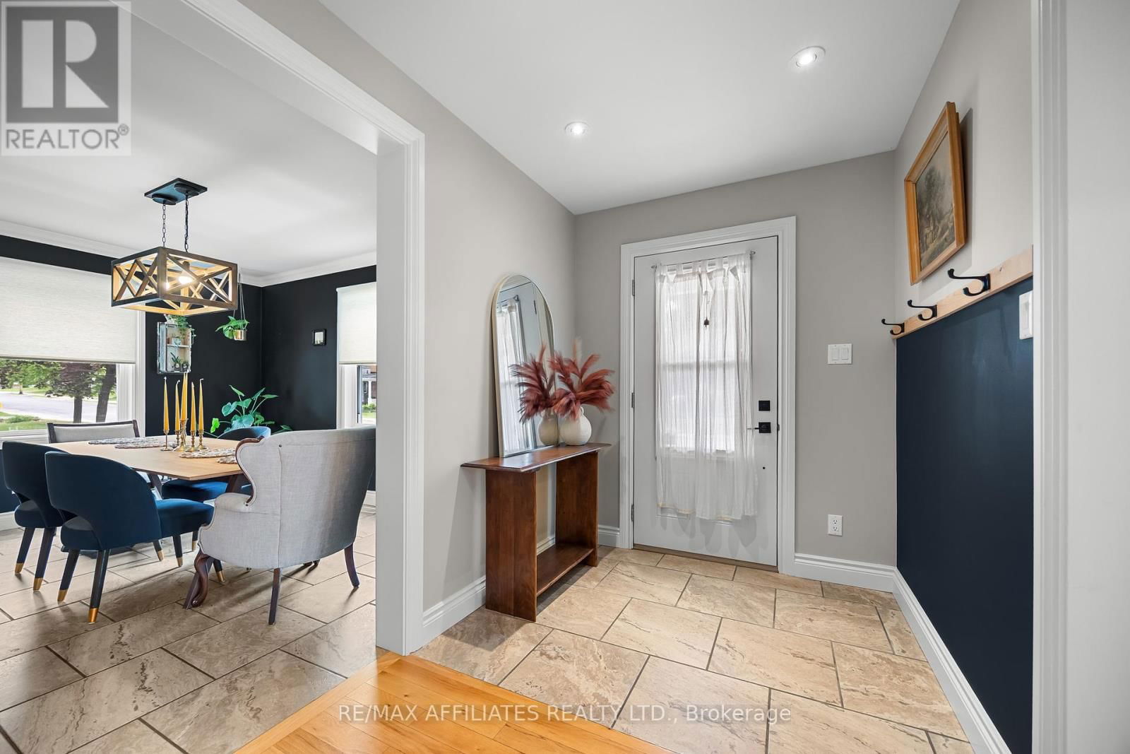 111 DRUMMOND STREET EAST Image 4