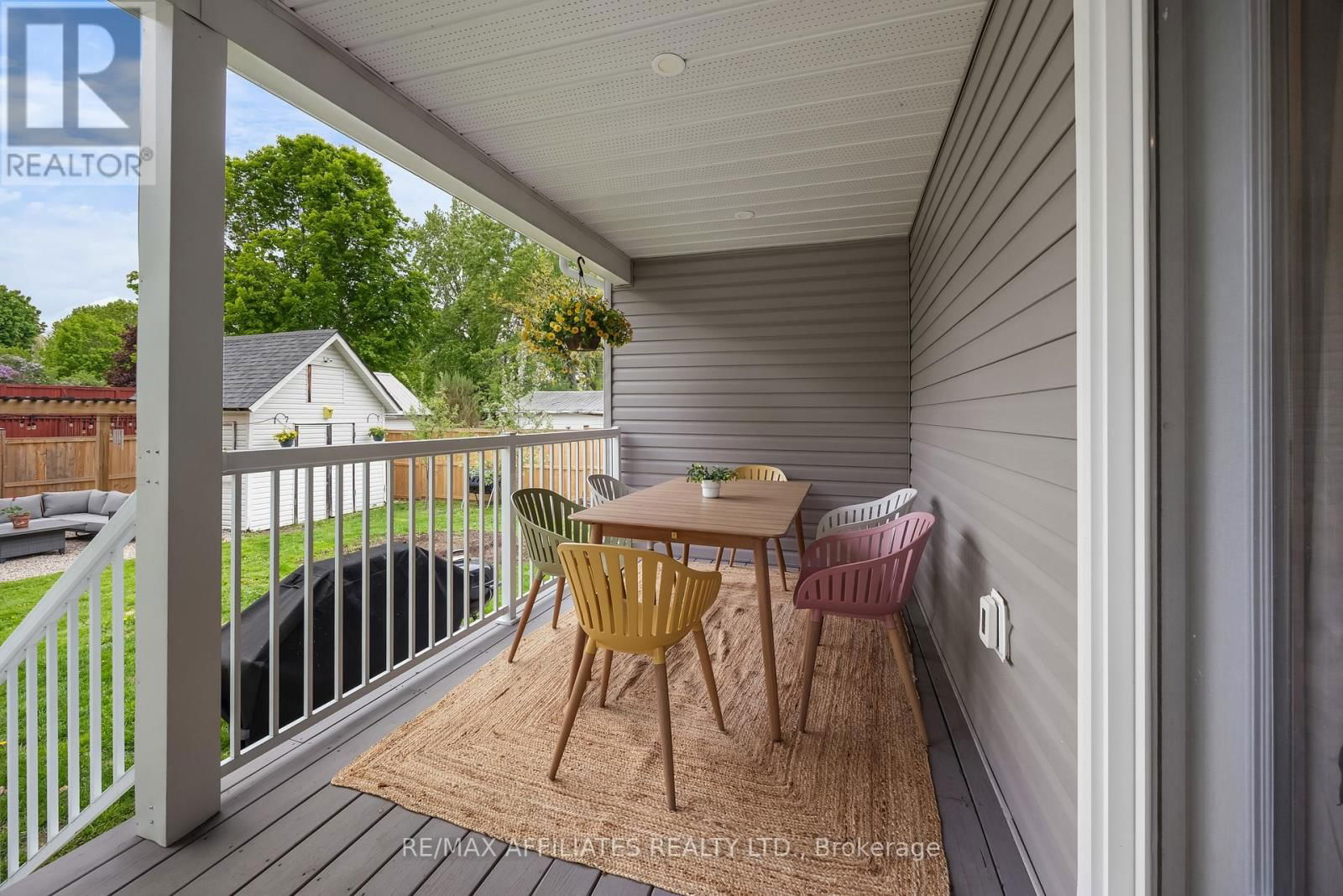 111 DRUMMOND STREET EAST Image 40