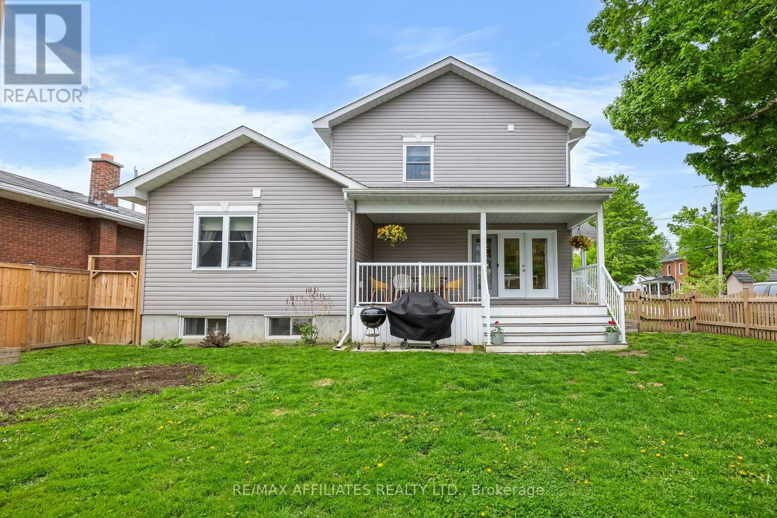 111 DRUMMOND STREET EAST Image 42