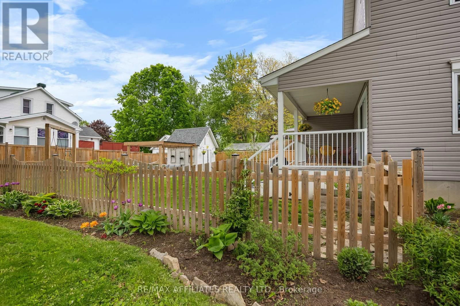 111 DRUMMOND STREET EAST Image 44