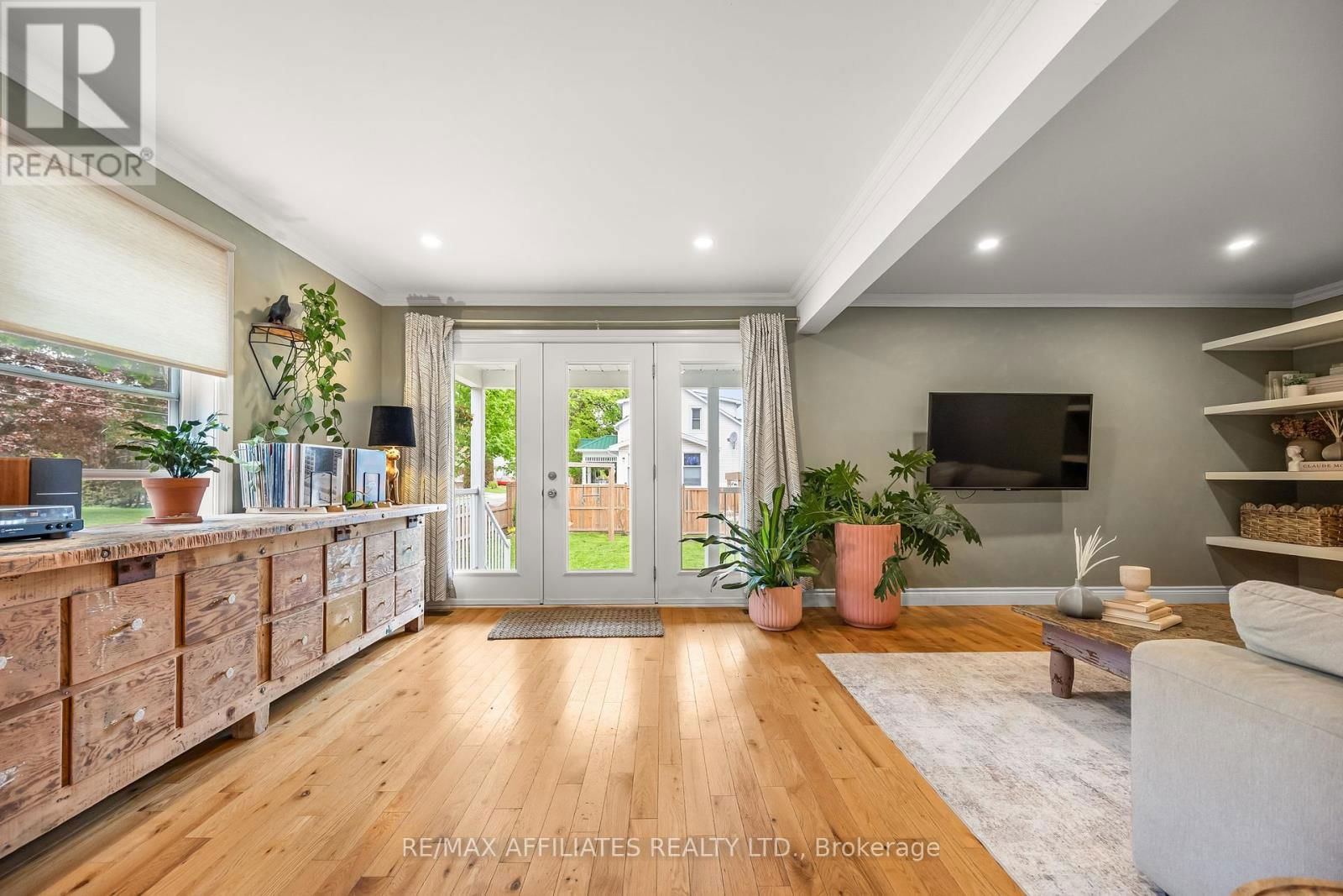 111 DRUMMOND STREET EAST Image 6