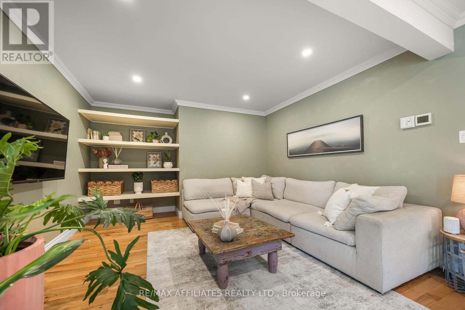 111 DRUMMOND STREET EAST Image 8
