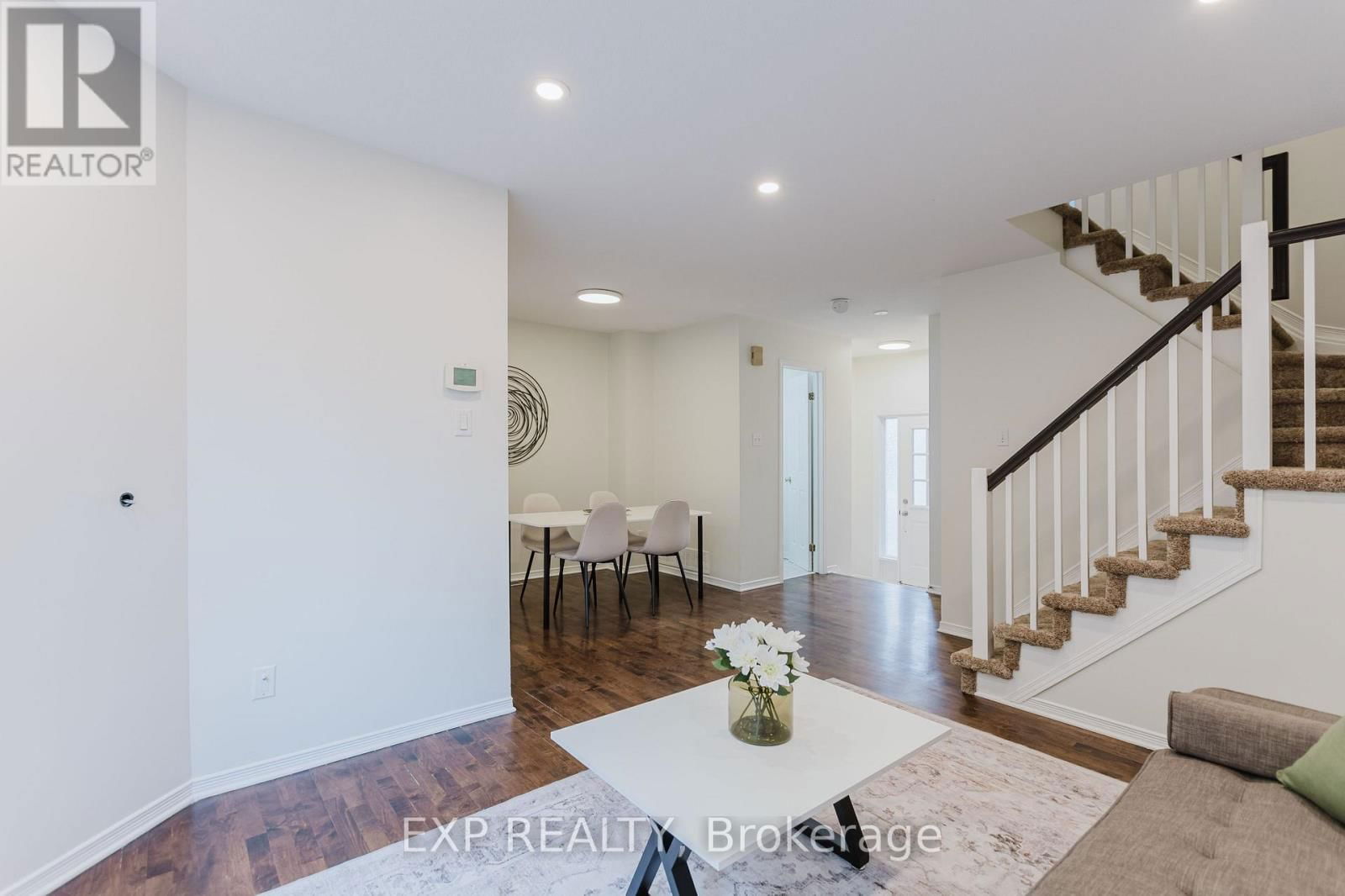 242 STONEWAY DRIVE Image 11