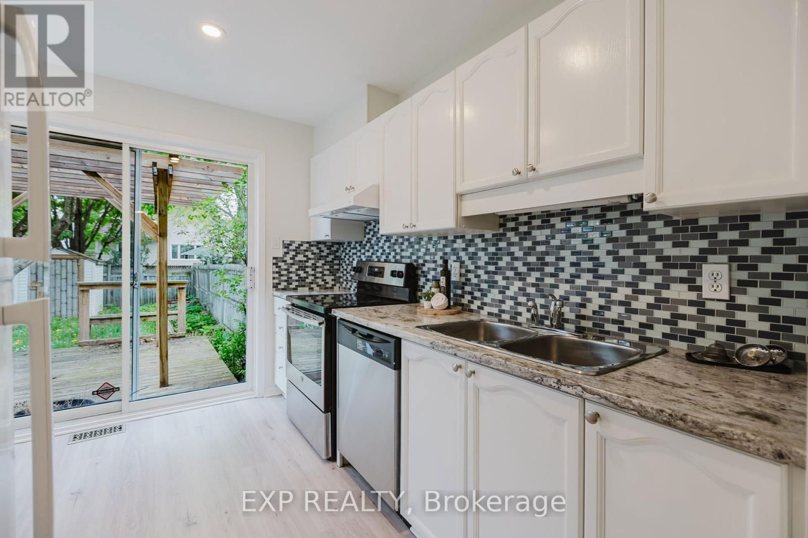 242 STONEWAY DRIVE Image 17