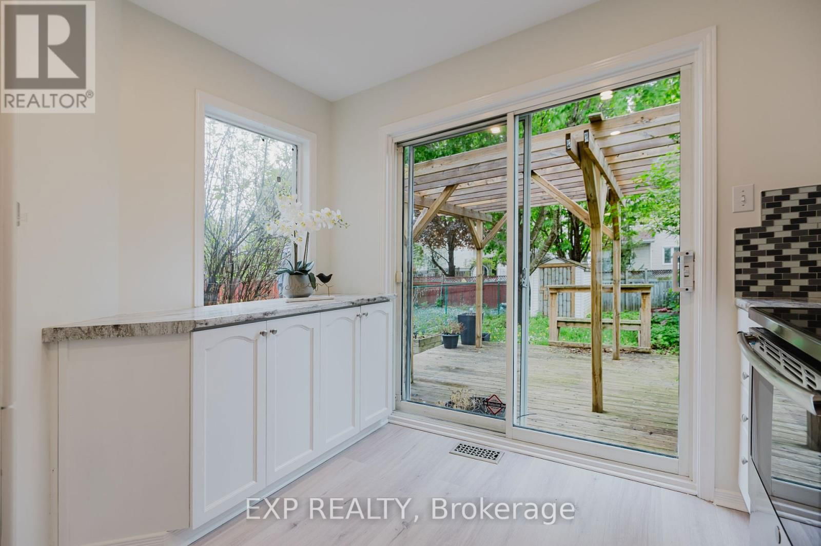 242 STONEWAY DRIVE Image 18