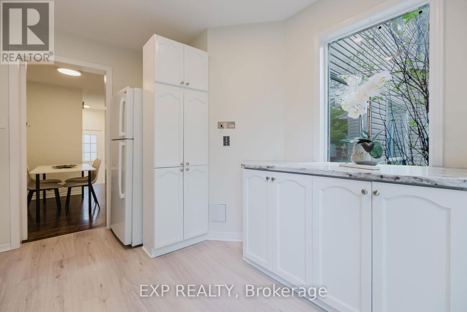 242 STONEWAY DRIVE Image 21