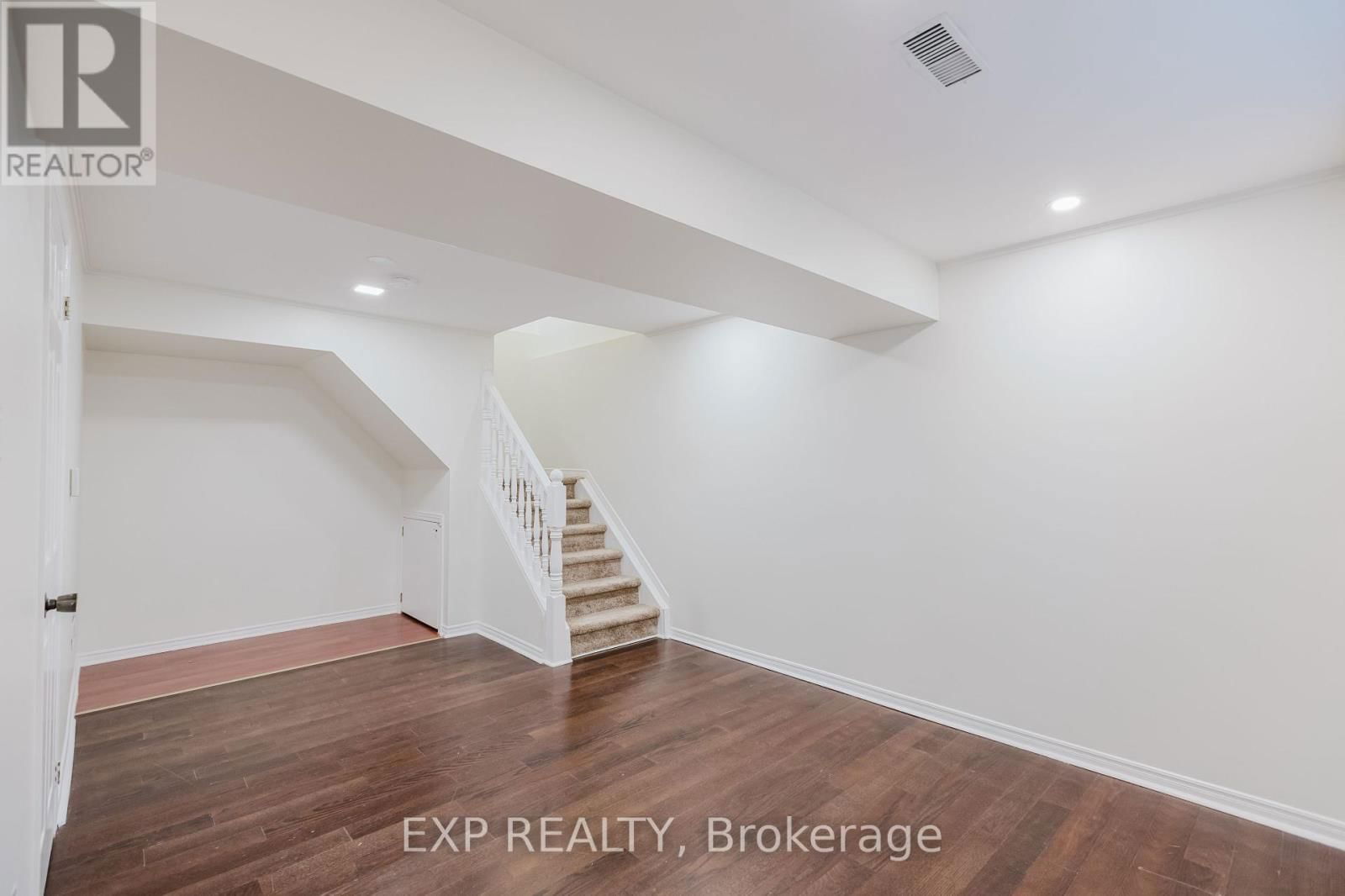 242 STONEWAY DRIVE Image 33