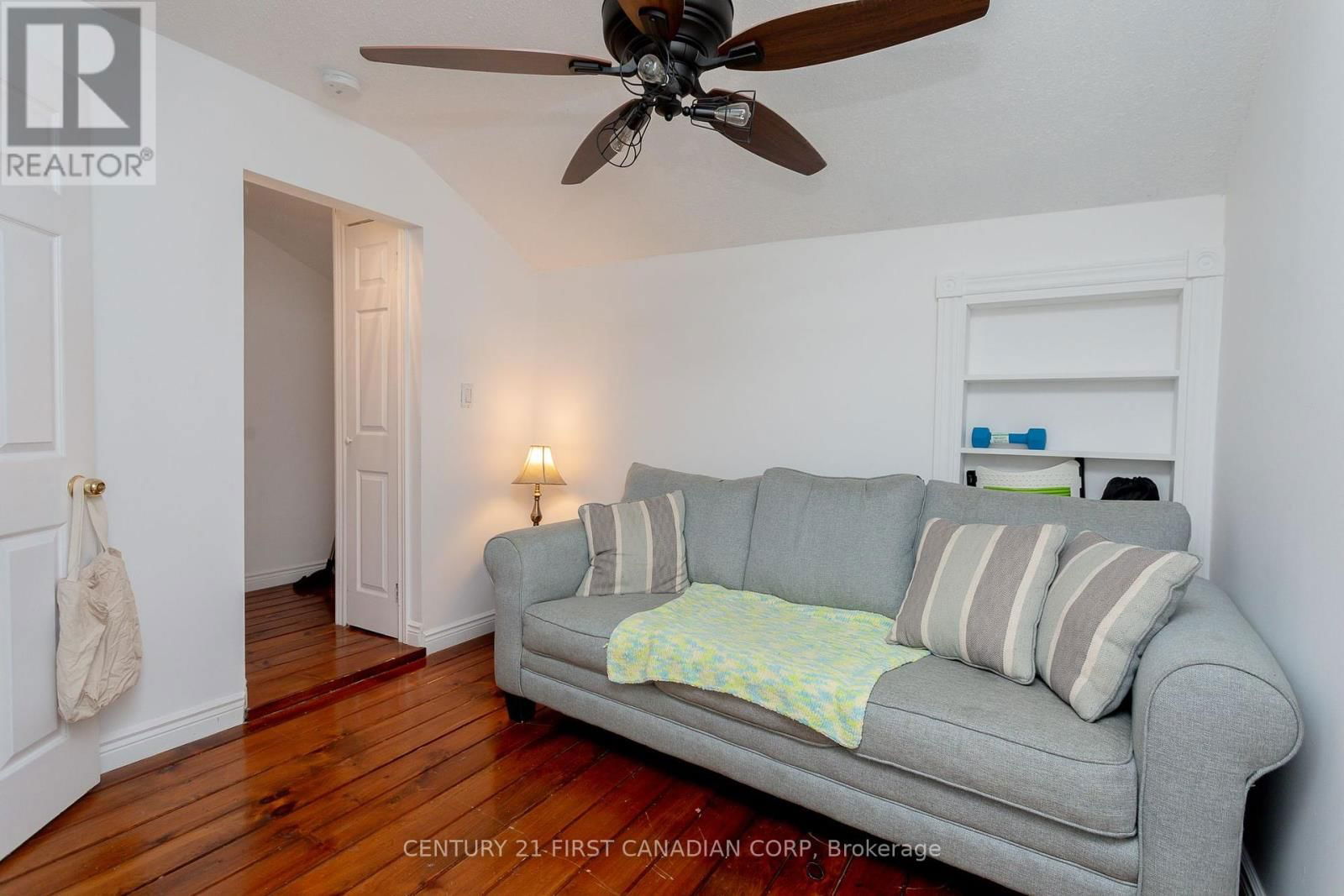 331 ERIE STREET Image 13