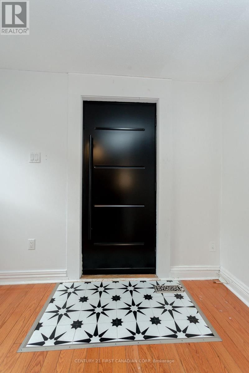 331 ERIE STREET Image 18