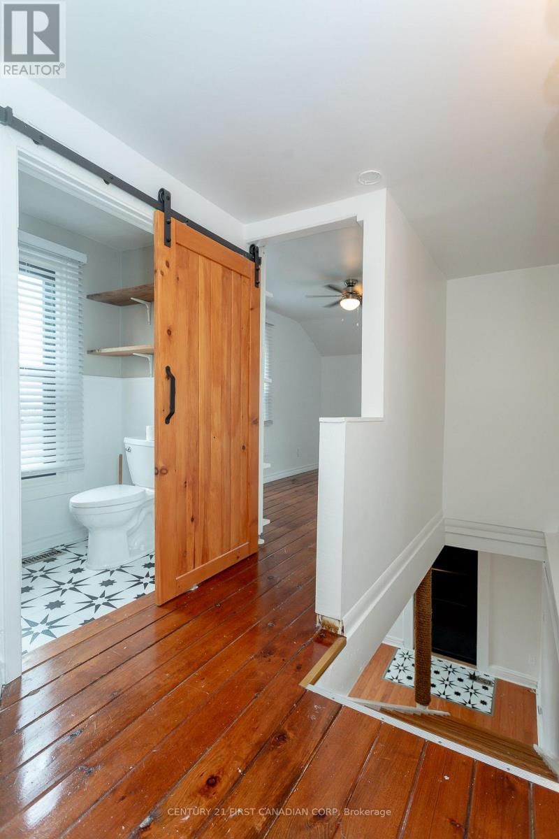 331 ERIE STREET Image 21