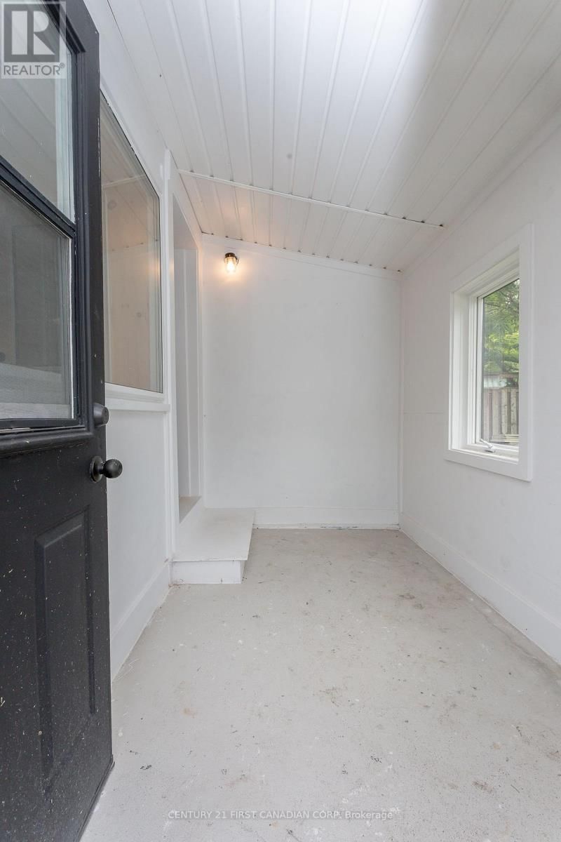 331 ERIE STREET Image 25