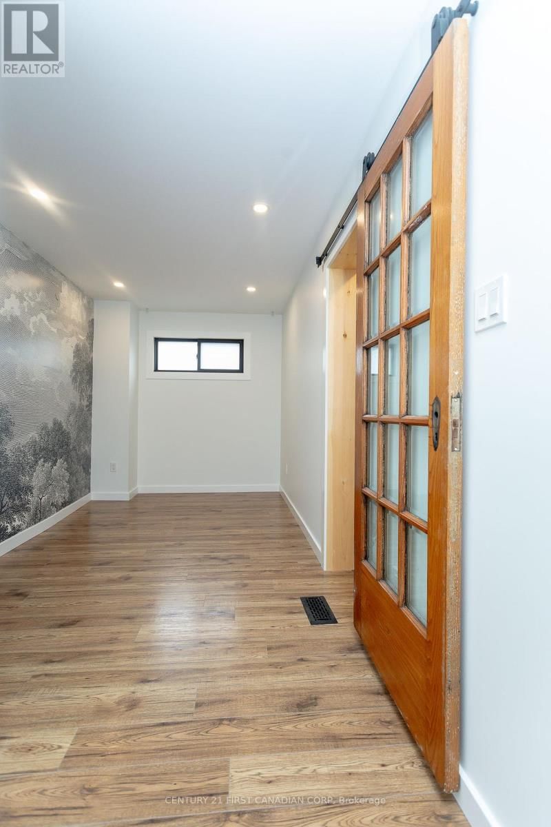 331 ERIE STREET Image 30