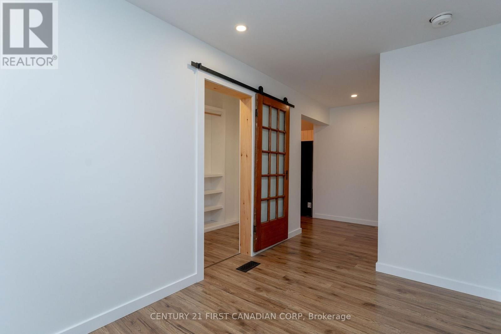 331 ERIE STREET Image 32