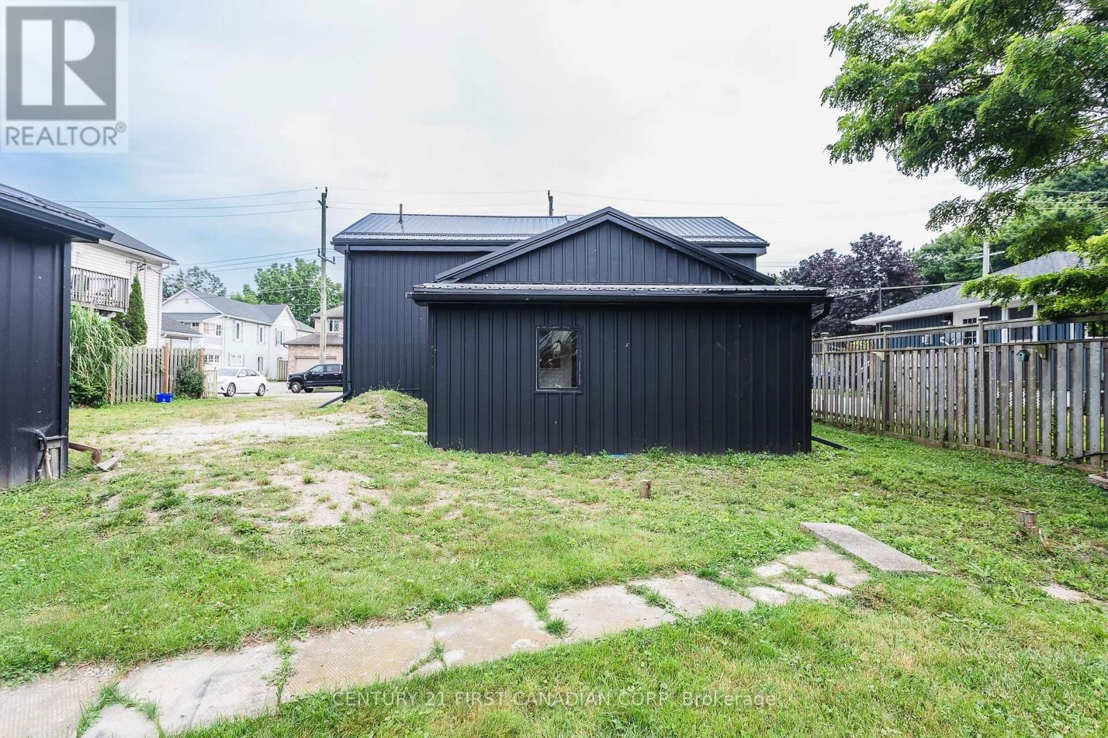331 ERIE STREET Image 34