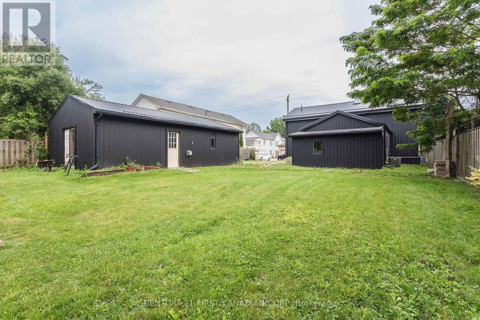 331 ERIE STREET Image 35