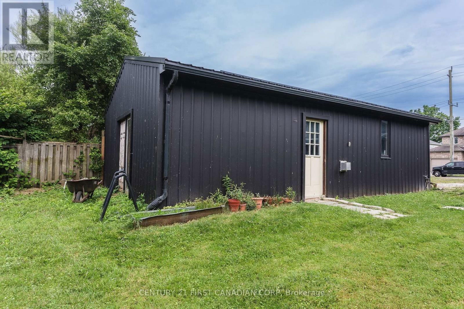 331 ERIE STREET Image 36