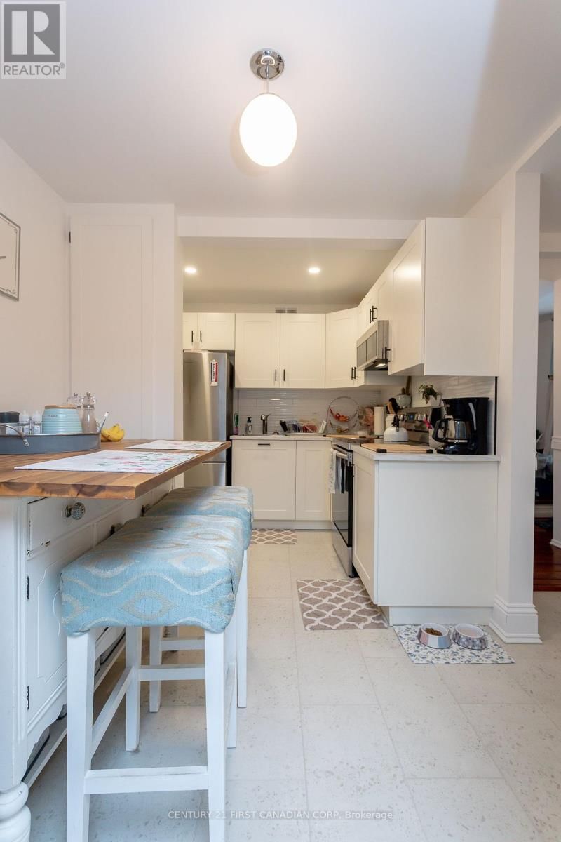 331 ERIE STREET Image 6