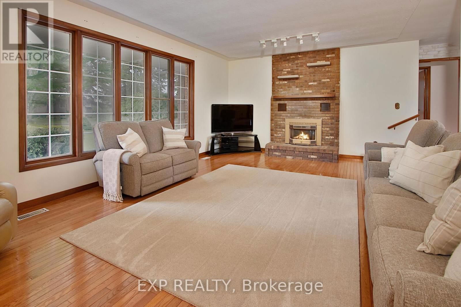 1265 GLADSTONE DRIVE Image 2