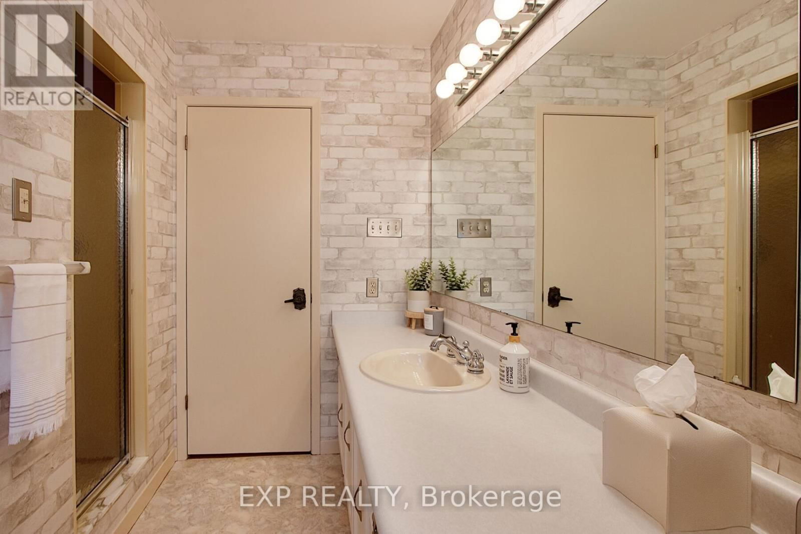 1265 GLADSTONE DRIVE Image 25