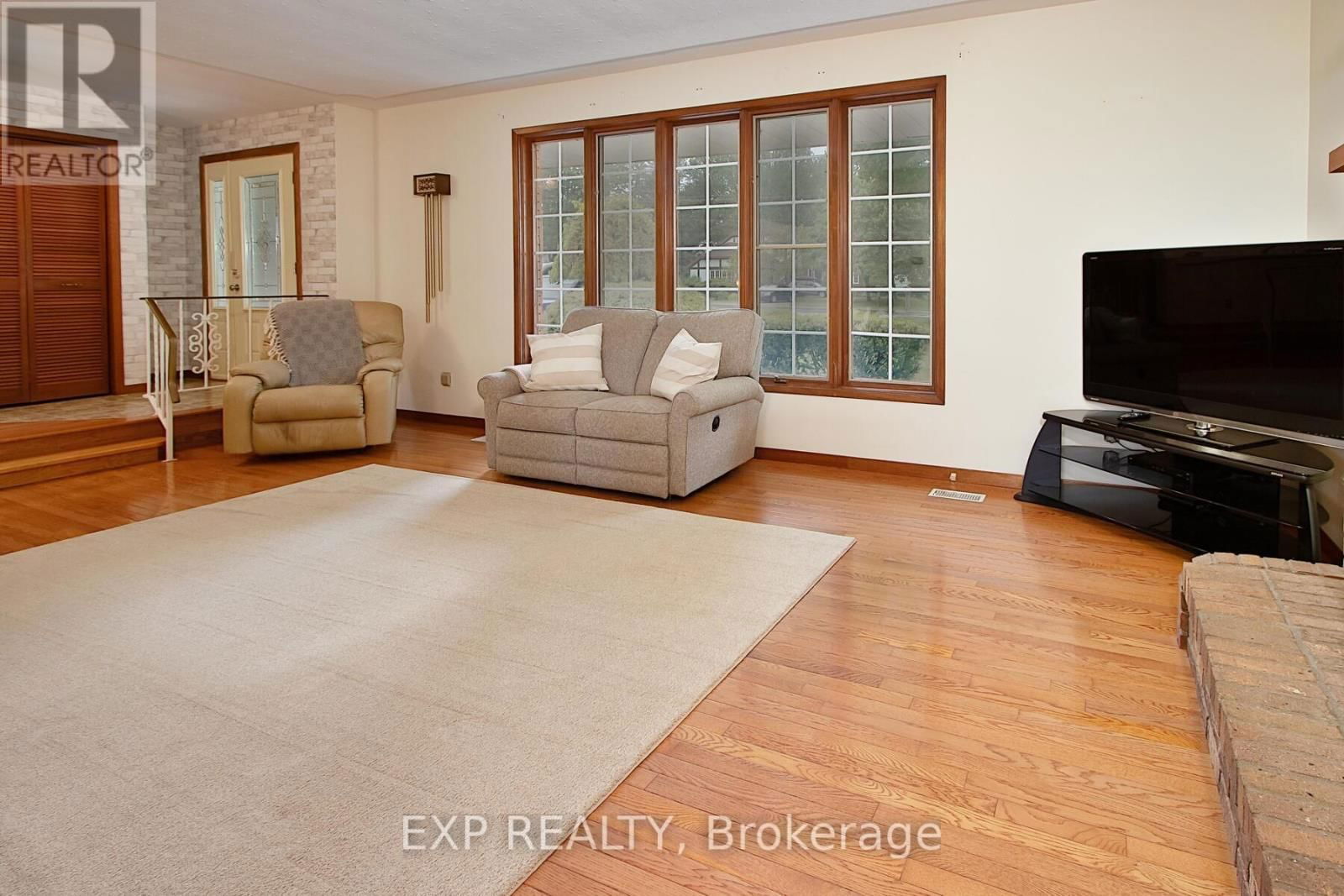 1265 GLADSTONE DRIVE Image 30
