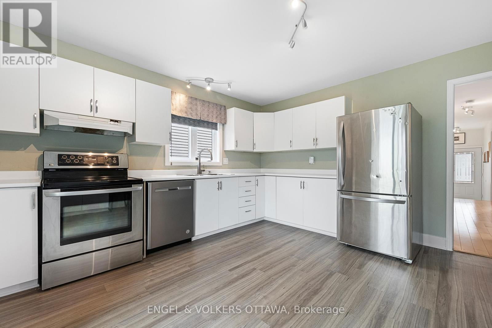 1798 TACHE WAY Image 10