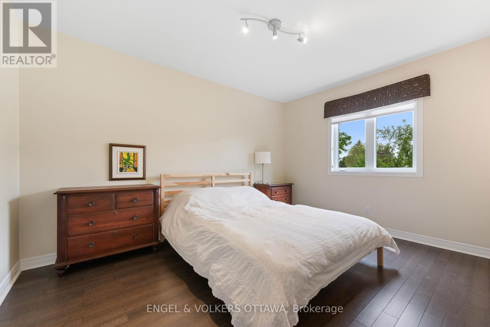 1798 TACHE WAY Image 22