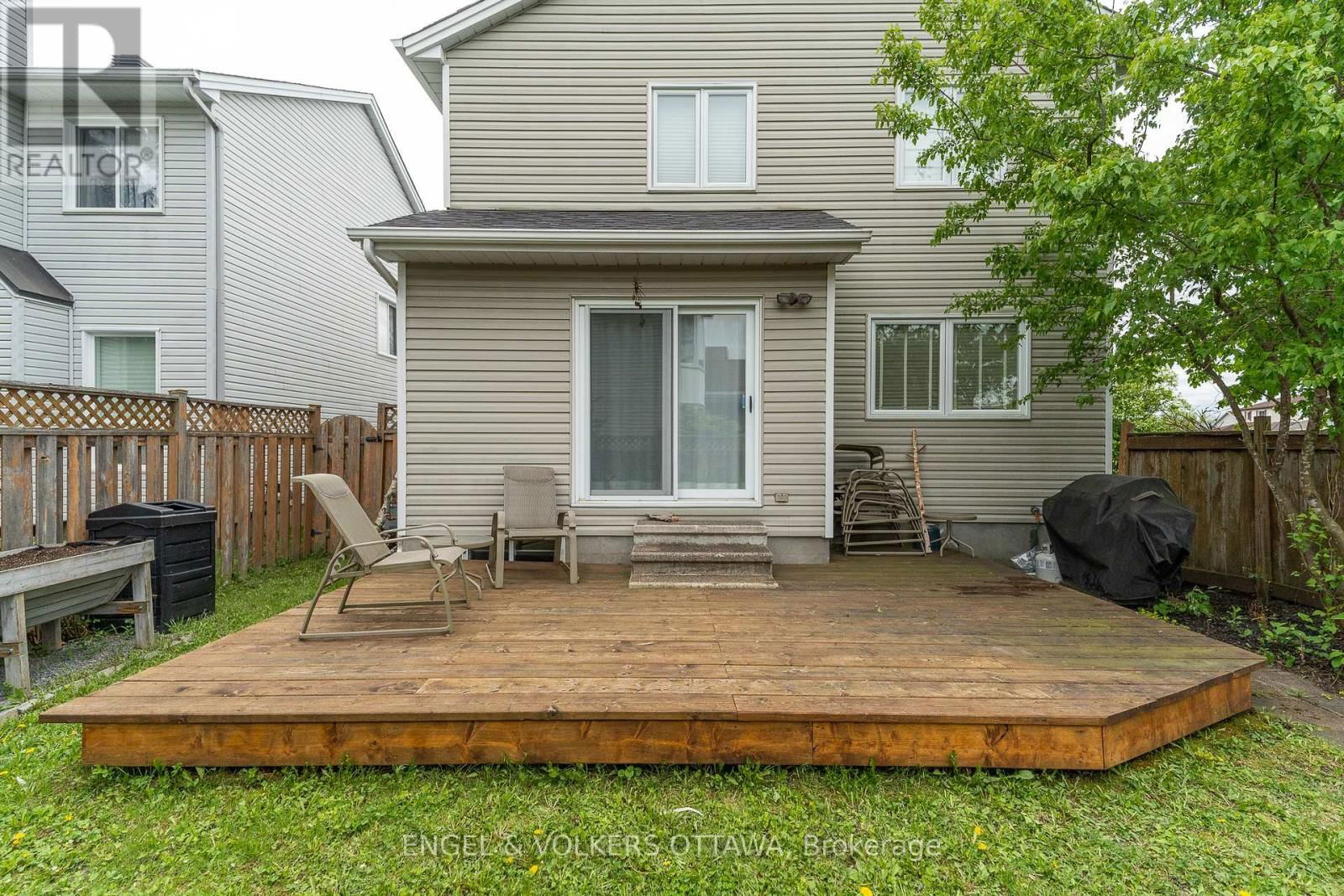 1798 TACHE WAY Image 32