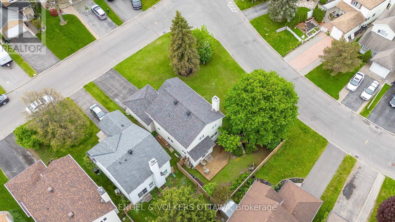 1798 TACHE WAY Image 36