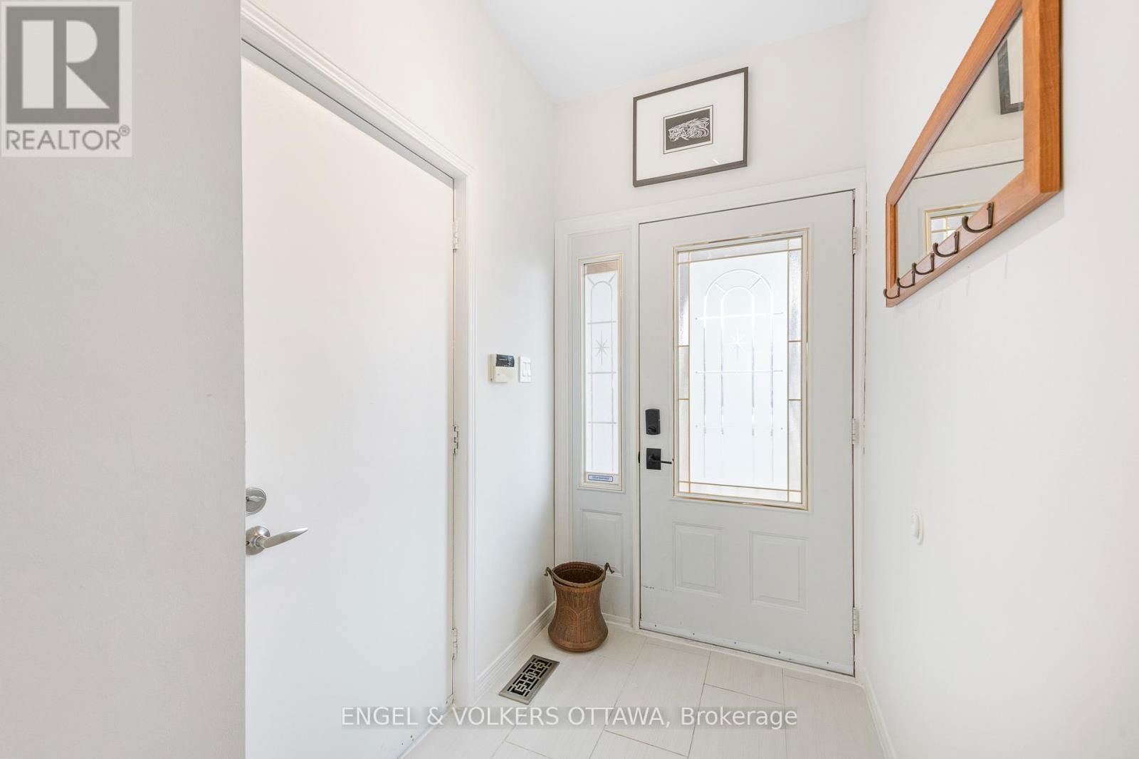 1798 TACHE WAY Image 4