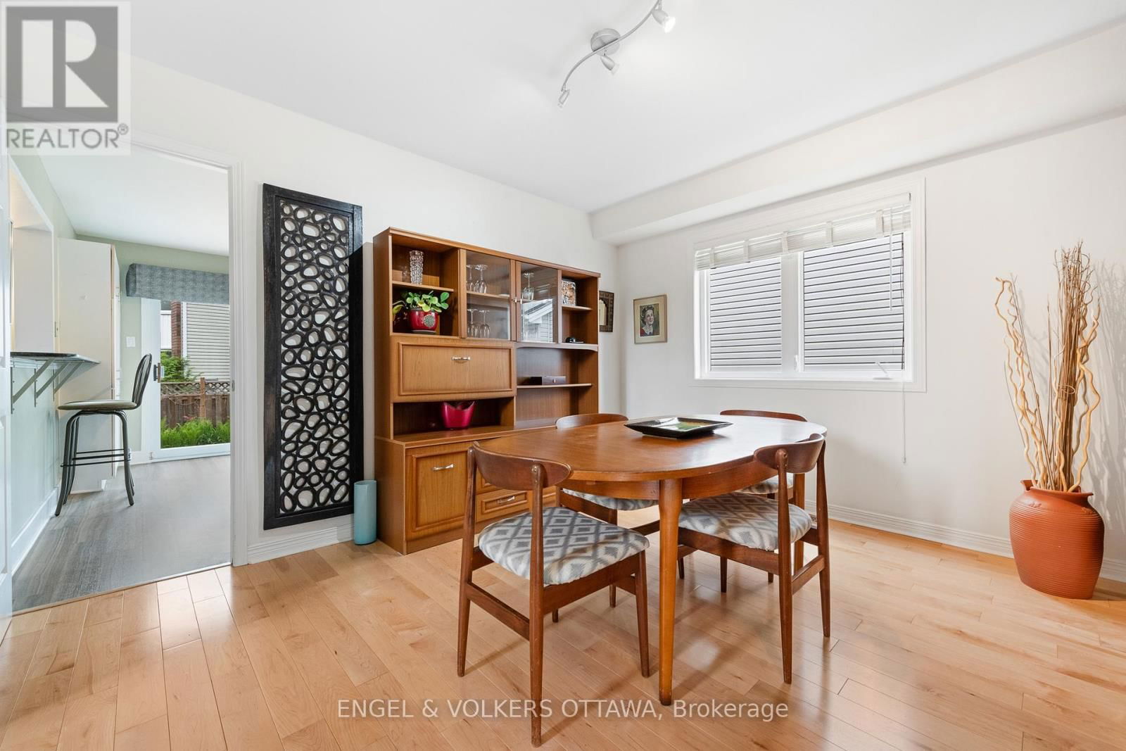 1798 TACHE WAY Image 8