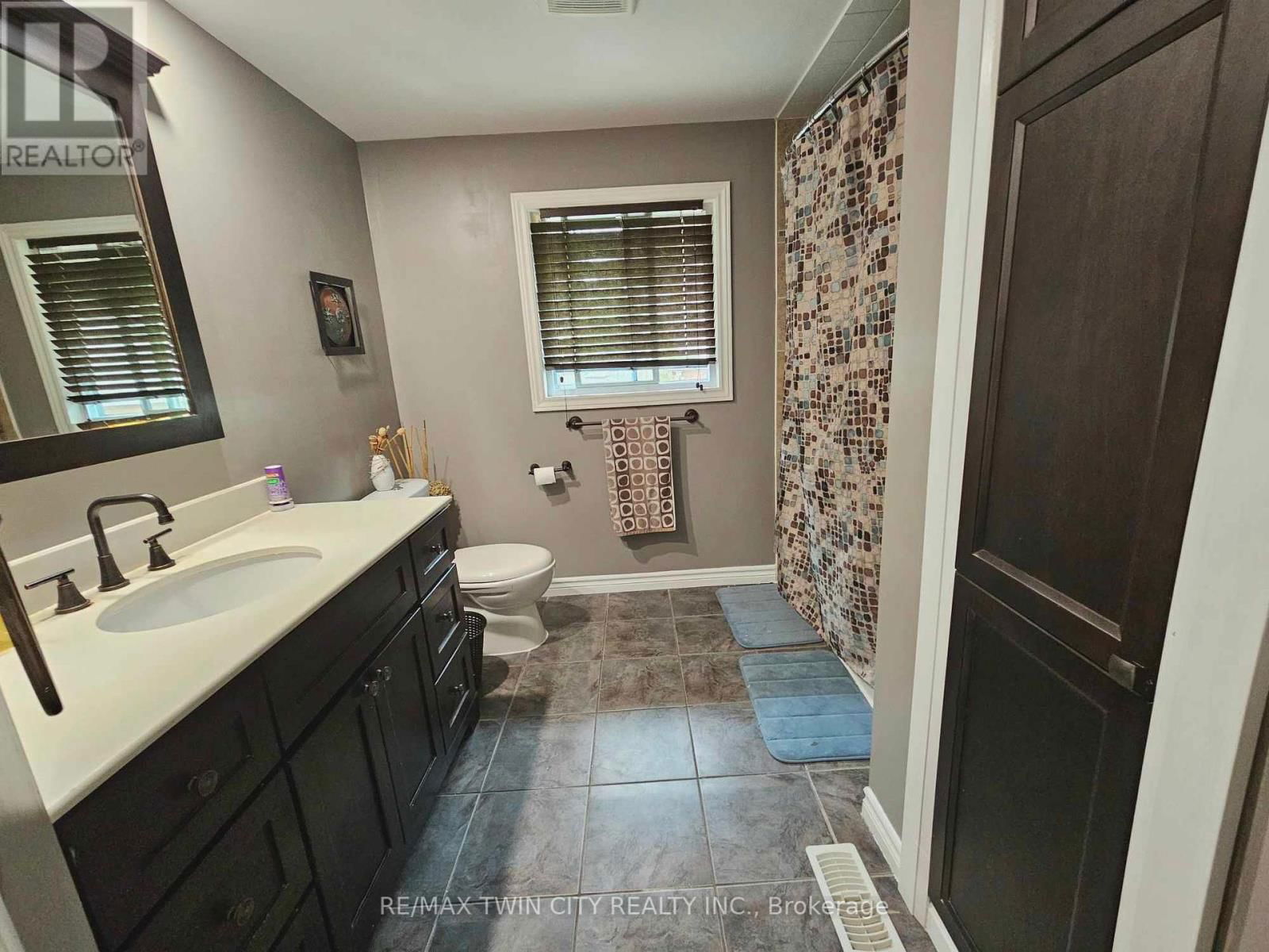 559 SPRUCEHILL AVENUE Image 11
