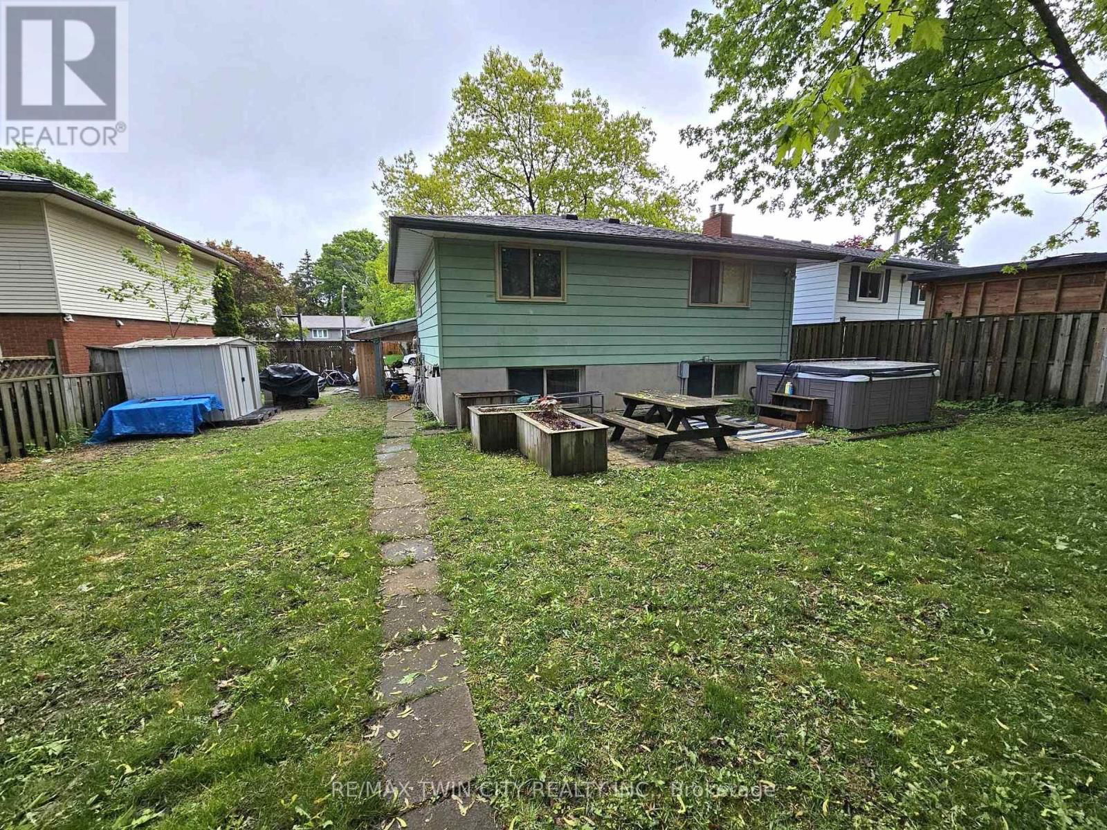 559 SPRUCEHILL AVENUE Image 15