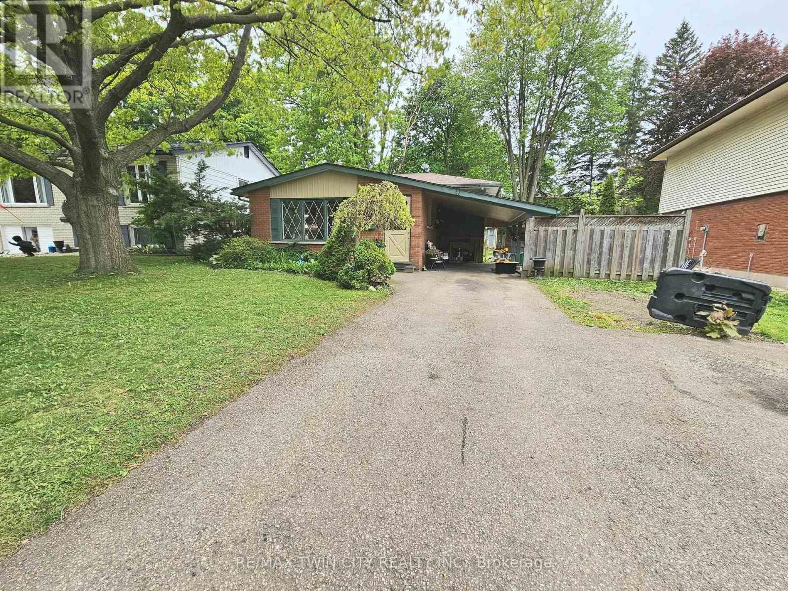 559 SPRUCEHILL AVENUE Image 2