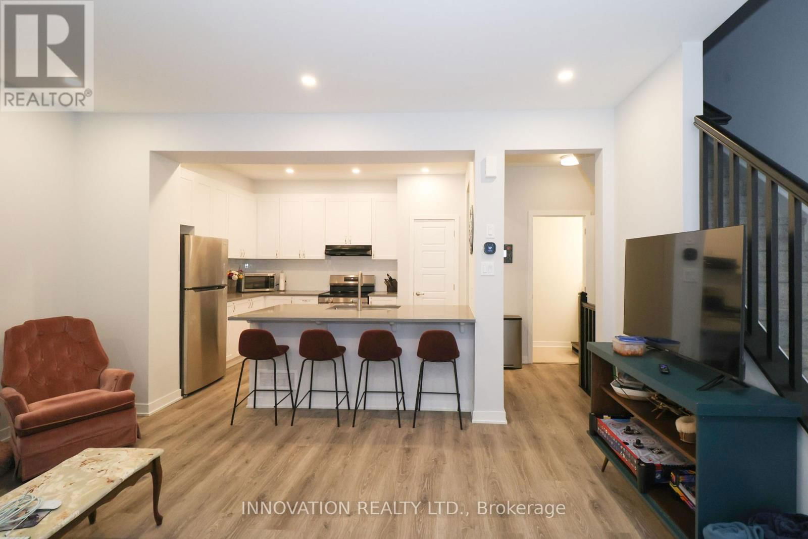 36 STITCH MEWS Image 6
