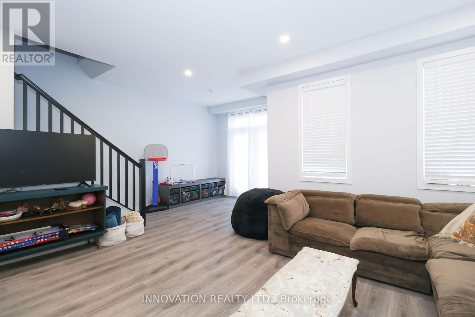 36 STITCH MEWS Image 8